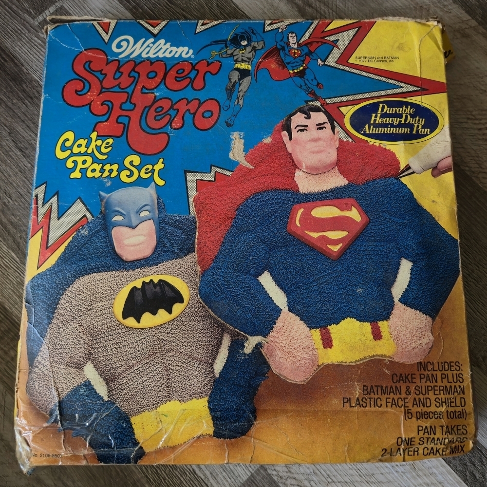 Wilton Size 13x13 Vintage 1977 DC Comics Super Hero Cake Pan Set Batman Superman